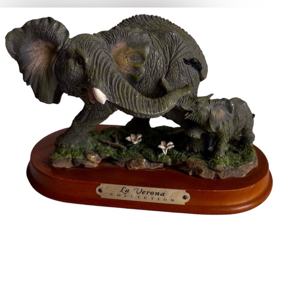 La Verona Collection Elephant With Baby Figurines Elephant babyelephant statue